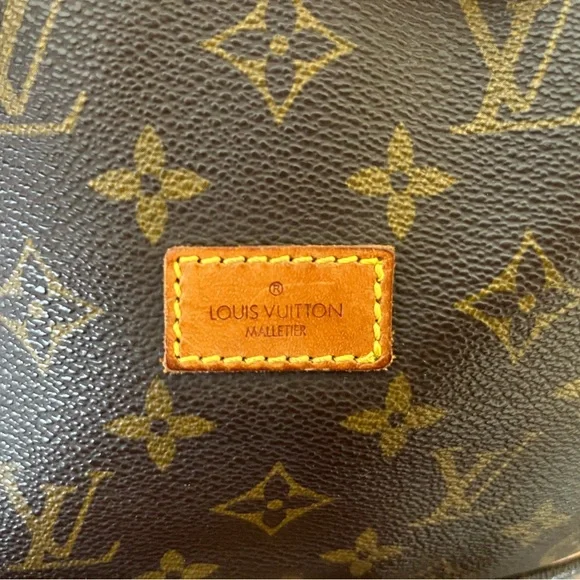 Louis Vuitton Saumur 30 in Monogram - Picture 10 of 15